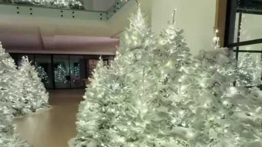 كيم كارداشيان تبهر متابعيها بروعة ديكورات الكريسماس في منزلها الفاخر كيم كارداشيان تبهر متابعيها بروعة ديكورات الكريسماس في منزلها الفاخر