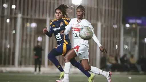 قمة الدوري النسائي.. نادين غازي تقود الأهلي إلى التقدم بهدف رائع علي... قمة الدوري النسائي.. نادين غازي تقود الأهلي إلى التقدم بهدف رائع علي الزمالك