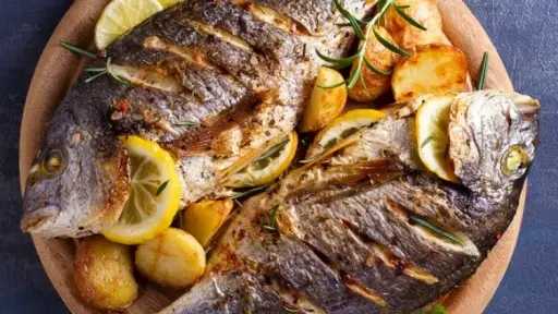 زي المطاعم.. طريقة تحضير صينية سمك دنيس بالزعتر والليمون زي المطاعم.. طريقة تحضير صينية سمك دنيس بالزعتر والليمون