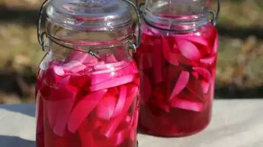 طريقة تحضير مخلل اللفت والجزر والقرنبيط بخطوات سهلة ومذاق لا يُنسى طريقة تحضير مخلل اللفت والجزر والقرنبيط بخطوات سهلة ومذاق لا يُنسى