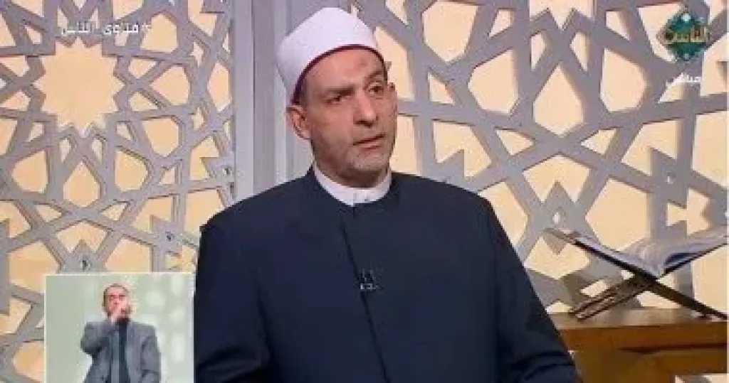 الإفتاء: عقوق الوالدين كبيرة من الكبائر وجزاءها من جنس العمل