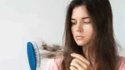 5 عادات شائعة تسبب تساقط الشعر وكيفية تجنبها للحفاظ على جمال شعرك