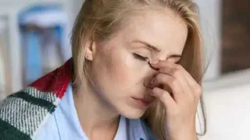 علامات تحذيرية لنزلة البرد.. لا تتجاهليها