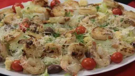 سلطة السيزر.. وصفة مثالية بنكهة المطاعم وأسرار تحضيرها خطوة بخطوة سلطة السيزر.. وصفة مثالية بنكهة المطاعم وأسرار تحضيرها خطوة بخطوة