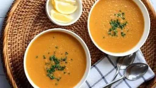 شوربة العدس بالكريمة. وجبة شتوية تُغمر بالأمان والدفء