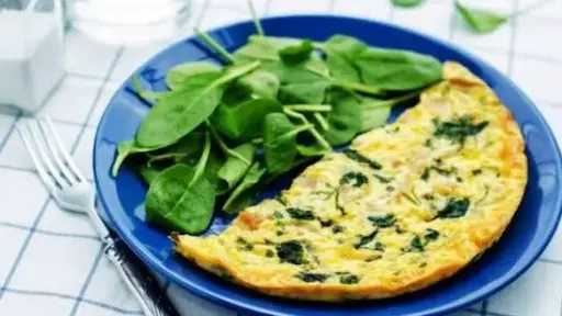 وصفة مثالية للإفطار أو العشاء.. البيض بالسبانخ وصفة مثالية للإفطار أو العشاء.. البيض بالسبانخ