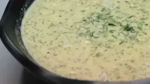 شوربة الثوم.. طبق شتوي يضمن الدفء والمذاق المميز شوربة الثوم.. طبق شتوي يضمن الدفء والمذاق المميز