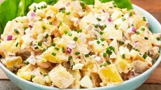 سلطة البطاطس السهلة.. طريقة مبتكرة لتحضير طبق شهي ومميز