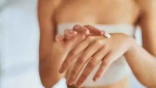 حافظي على جمال يديك في الشتاء.. وصفات طبيعية بفعالية مذهلة