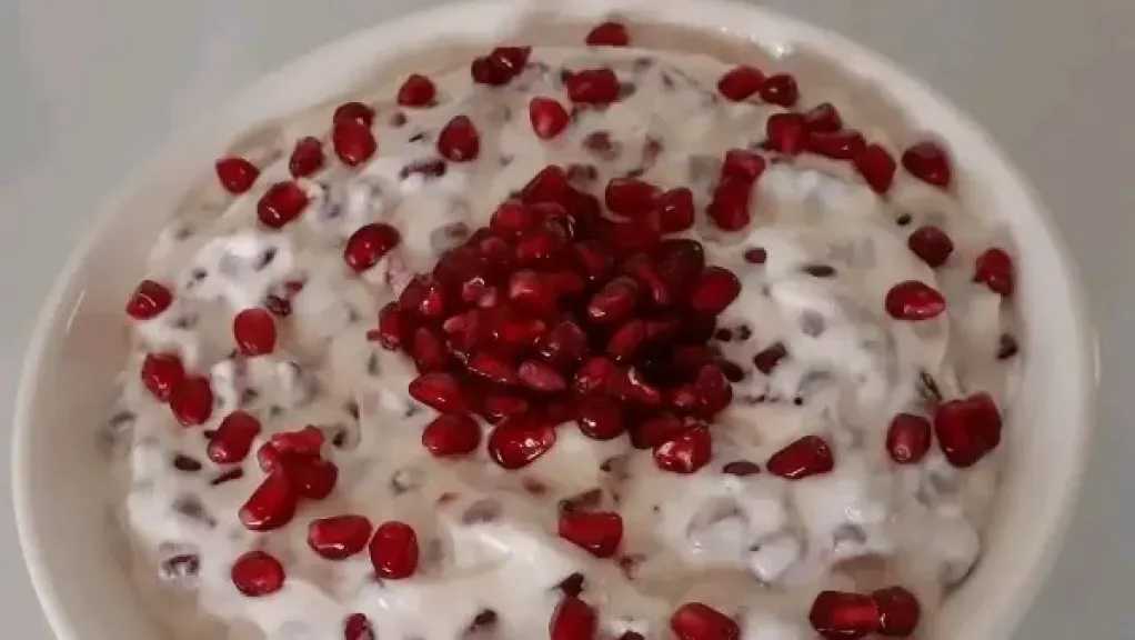 طريقة مبتكرة لتحضير الرمان بالزبادي.. وصفة سهلة ولذيذة لوجبة مغذية