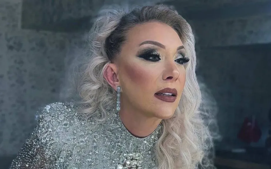 الفنانة التركية غوللو