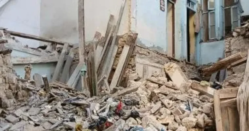 انهيار منزل