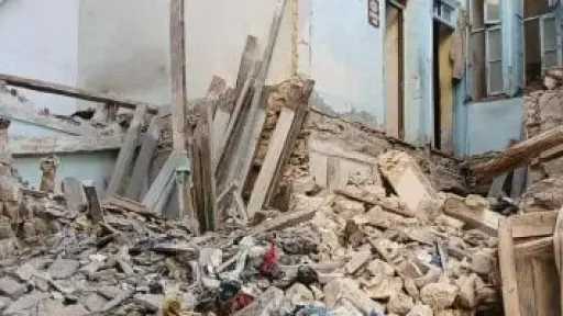 الأقصر.. وفاة سيدة وطفلين وإصابة 2 آخرين فى انهيار عقار بإسنا الأقصر.. وفاة سيدة وطفلين وإصابة 2 آخرين فى انهيار عقار بإسنا