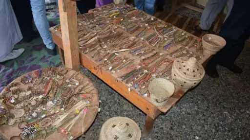 حلايب وشلاتين.. هوية ثقافية متفردة تُحاكي عبق التاريخ عبر مشغولات يدوية بأيدٍ... حلايب وشلاتين.. هوية ثقافية متفردة تُحاكي عبق التاريخ عبر مشغولات يدوية بأيدٍ نسائية مبدعة