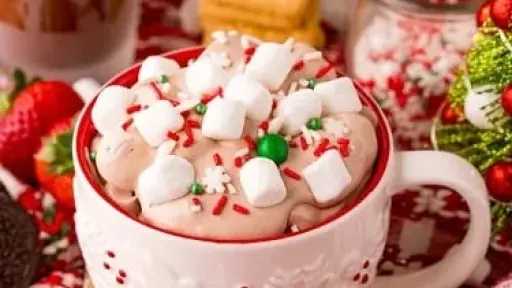 هوت شوكليت الكريسماس.. مشروب الشتاء السحري الذي يثري أجواء الاحتفالات هوت شوكليت الكريسماس.. مشروب الشتاء السحري الذي يثري أجواء الاحتفالات