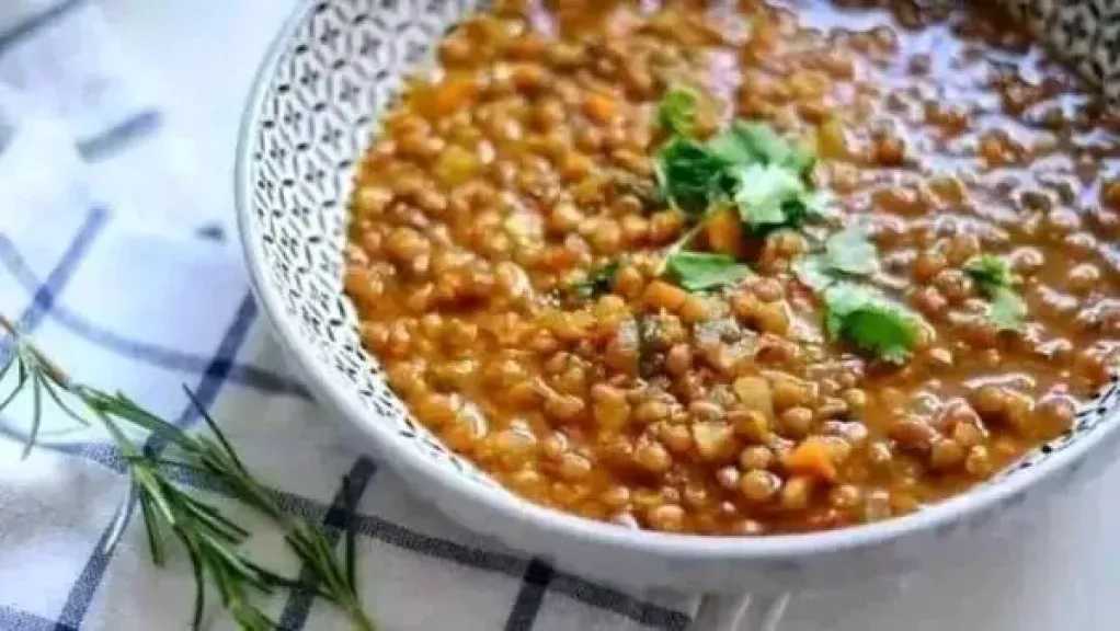 وصفة شهية لتحضير العدس بالجبة بسهولة