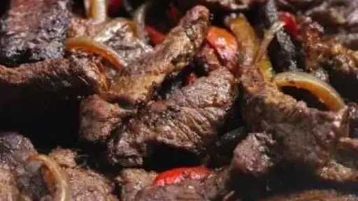 عرق اللحمة.. وصفة غنية تجمع بساطة التحضير وفخامة الطعم