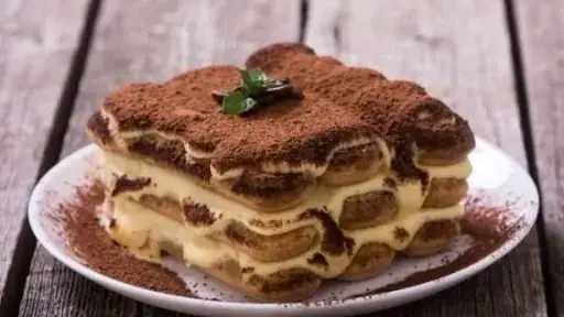 استمتع بمذاق التيراميسو الإيطالي الفاخر مع وصفة منزلية سهلة