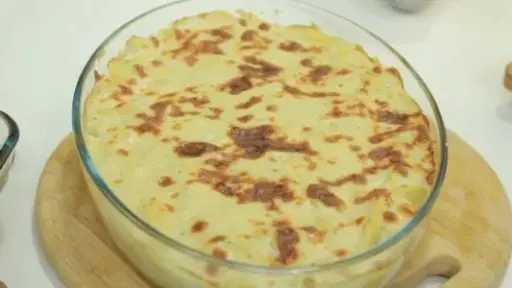 صينية البطاطس بالمشروم والجبنة.. طبق غني بالنكهات لعطلة الجمعة