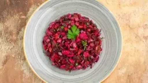 سلطة البنجر.. المذاق اللذيذ في طبق صحي وشهي