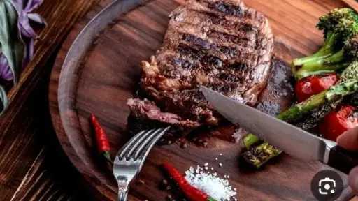 ألذ طريقة لتحضير ستيك اللحم بالبصل.. وصفة شهية بنكهة فريدة