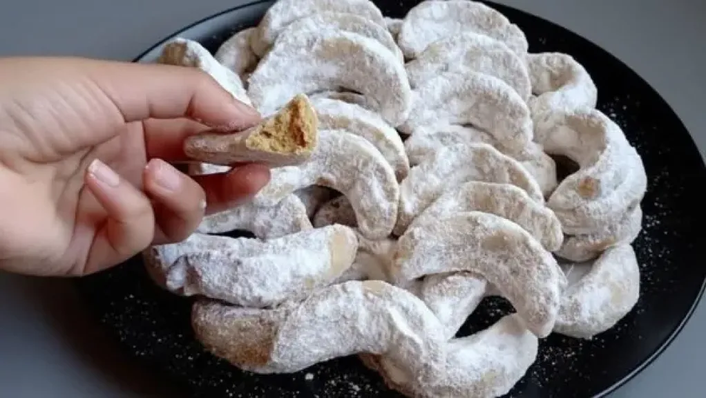 حلوة الهلال بالكاوكاو