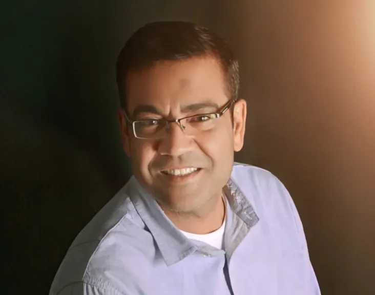 السيناريست عماد النشار يكتب: «السميعة… حُرّاس التلاوة وشهود المقام»