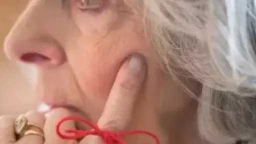 دراسة حديثة تسلط الضوء.. الاكتئاب في منتصف العمر جرس إنذار مبكر للخرف