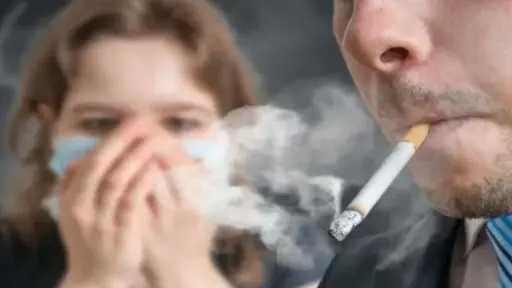 التدخين السلبي.. خطر خفي يهدد صحة المرأة الإنجابية ودورتها الشهرية