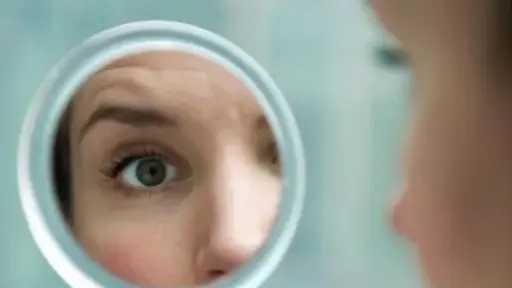 البقع الصفراء حول العين.. مؤشر صحي لا ينبغي تجاهله