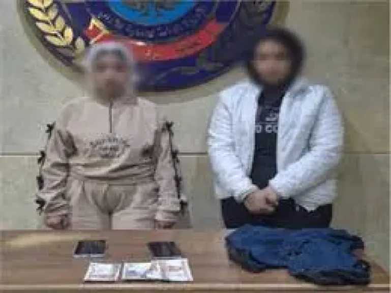 الأمن ينجح في سيدتين تعلنان عن أعمال منافية للآداب عبر تطبيقات الهواتف