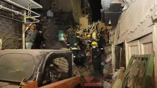 ماتوا تحت الأنقاض.. مأساة أم وأطفالها الأربعة في انهيار عقار إمبابة ماتوا تحت الأنقاض.. مأساة أم وأطفالها الأربعة في انهيار عقار إمبابة