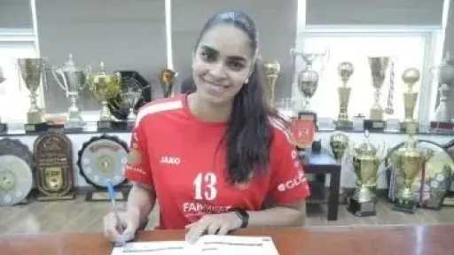 الأهلي يعلن عودة آيات ياسين لصفوف سيدات الكرة الطائرة.. لهذا السبب الأهلي يعلن عودة آيات ياسين لصفوف سيدات الكرة الطائرة.. لهذا السبب