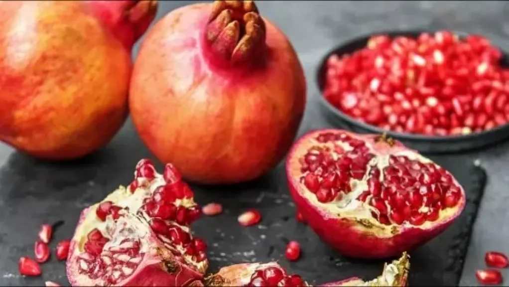 الرمان.. كنز غذائي مليء بالفوائد الصحية للنساء الحامل