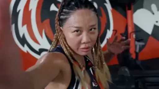 دينغ مياو.. من عالم الفنون إلى ساحة النزال.. قصة أول صينية تخوض تحدي القتال بالصفع عالميًا