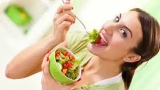 الأطعمة الصحية.. وجه آخر للقصة قد يضر القلب مع الإفراط