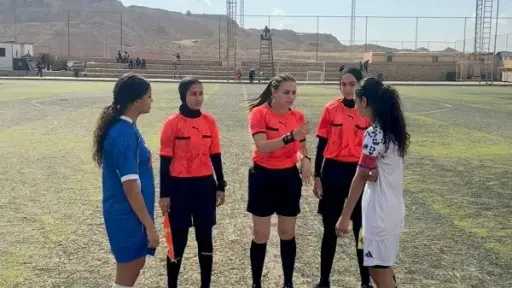 بسملة عبدالمجيد تواصل إدارة المباريات رغم شائعات الإيقاف