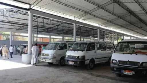 كبير سائقي سرفيس البحيرة يكشف كواليس قرار منع جلوس السيدات «جنب السواق»