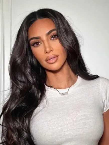 أسرار جمال كيم كارداشيان.. خطوات مكياج تمنحك إطلالة مذهلة