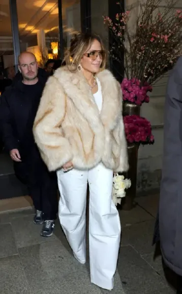 السيدات فوق سن الخمسين