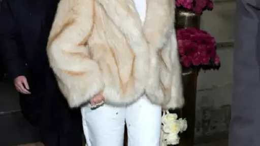 إطلالات ساحرة بعد الخمسين.. دروس في الأناقة من أشهر النجمات