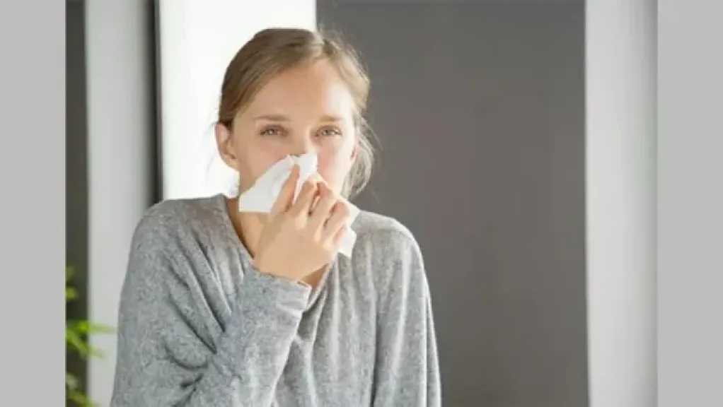 فضل الطرق الطبيعية لعلاج سيلان الأنف المزعج وتحقيق الراحة