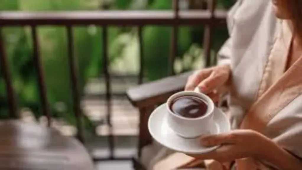 ابدأ يومك بأفضل طريقة.. 5 خطوات لتحضير قهوة صباح مثالية في دقائق