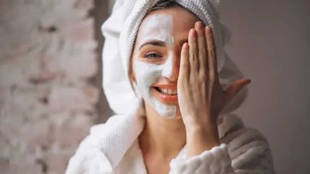 أسرع وصفة طبيعية لتفتيح البشرة وزيادة نضارتها بسهولة في المنزل