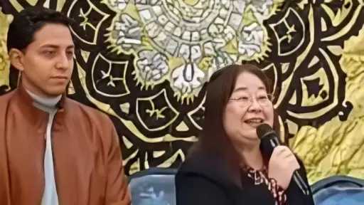 مصر يا أم البلاد.. خبيرة يابانية تردد النشيد الوطني مع الأطفال في الطابور بكفر الشيخ