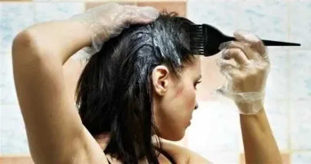 دليل شامل لتجربة صبغ الشعر في المنزل بأسلوب احترافي وآمن