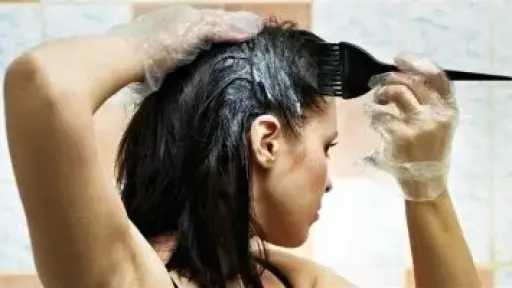 دليل شامل لتجربة صبغ الشعر في المنزل بأسلوب احترافي وآمن دليل شامل لتجربة صبغ الشعر في المنزل بأسلوب احترافي وآمن