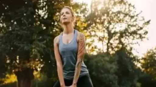 5 عادات لتحسين الصحة واللياقة البدنية للنساء في الخمسينيات من العمر 5 عادات لتحسين الصحة واللياقة البدنية للنساء في الخمسينيات من العمر