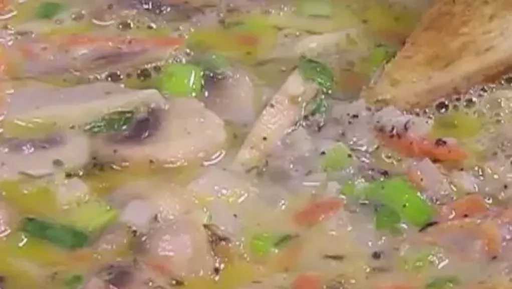 شوربة المشروم.. وصفة مثالية لتدفئة أيام الشتاء الباردة