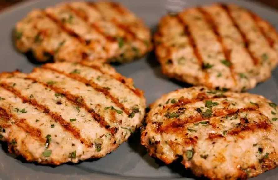 تحضير برجر الفراخ في المنزل.. وصفة سهلة لضمان الصحة والجودة